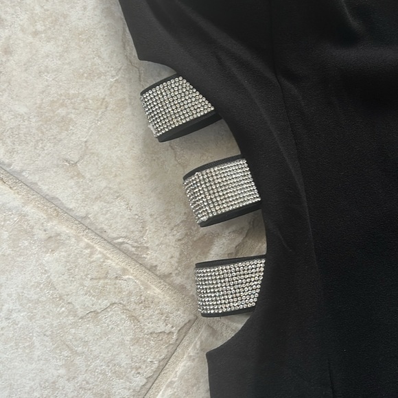 Windsor Black Plunge Neckline Dress - Picture 2 of 13